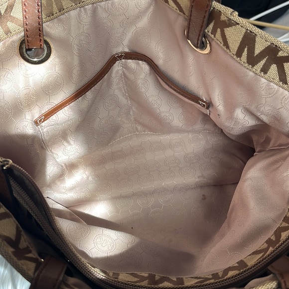 Michael Kors Pocket Book - Picture 7 of 9